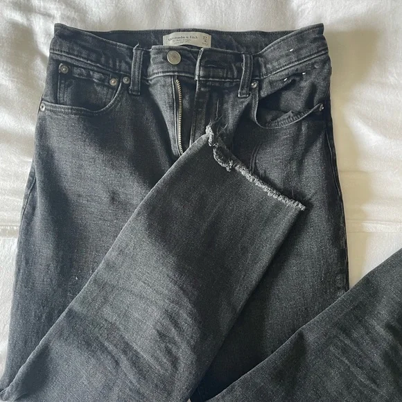 The Ankle Straight High Waisted Jeans - Abercrombie & Fitch - Picture 2 of 4